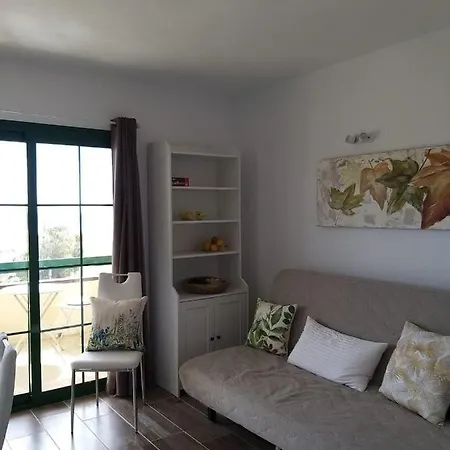 Charmantes Und Gemütliches Mit Balkon Und Meerblick *