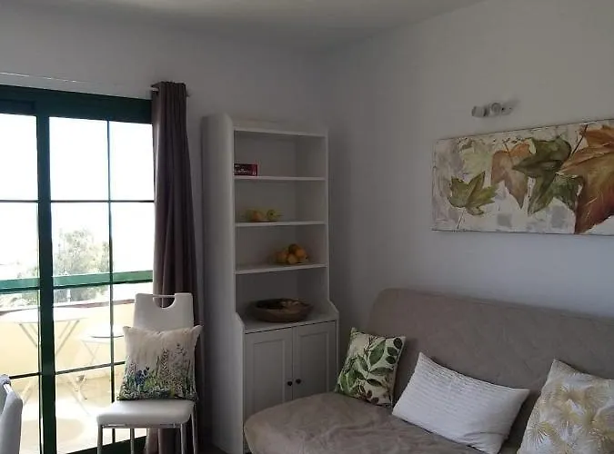 Charmantes Und Gemütliches Mit Balkon Und Meerblick *