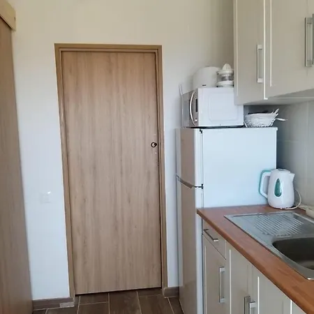 Neu Renoviert! Charmantes Und Gemuetliches Mit Balkon Und Meerblick דירה *