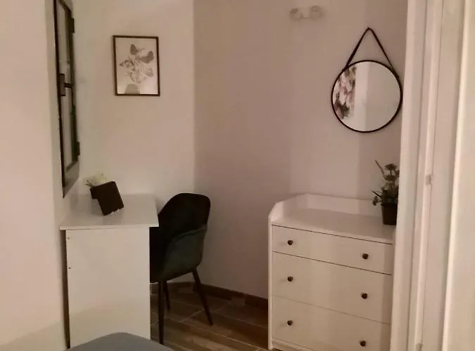 Daire Neu Renoviert! Charmantes Und Gemuetliches Mit Balkon Und Meerblick